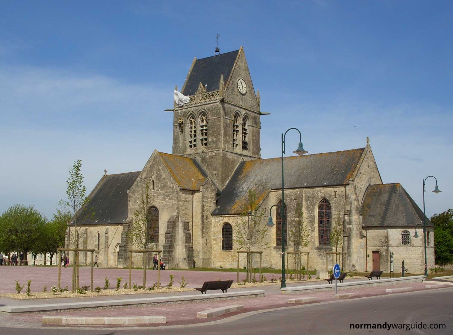 churches in paris tx