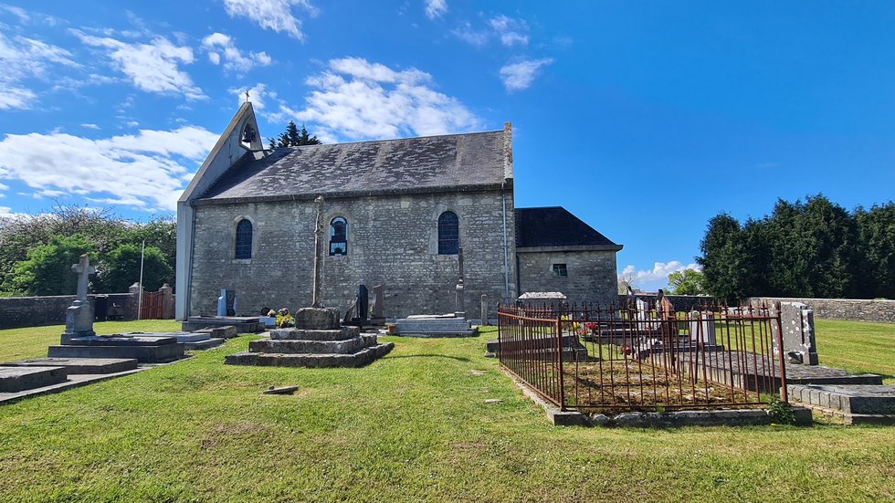 Cauquigny Church, La Fière causeway