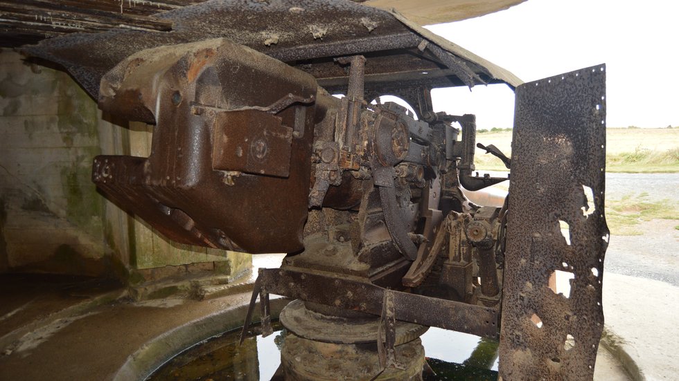 Damaged gun Longues-sur-Mer battery