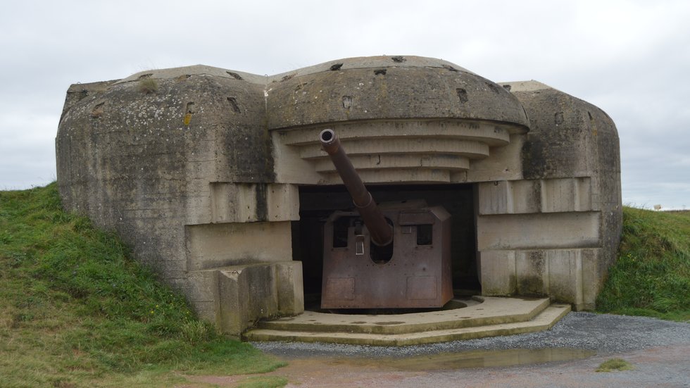 Longues-sur-Mer battery gun in casemate