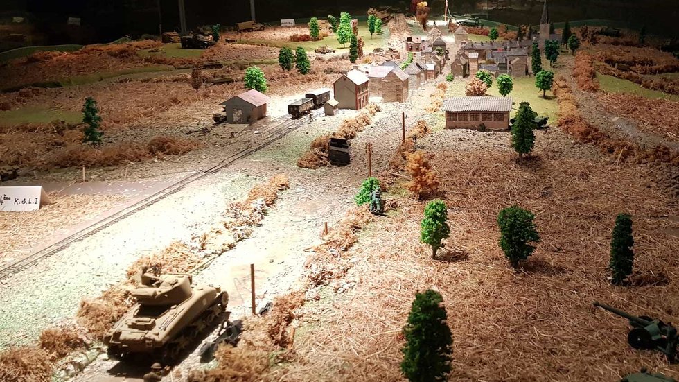 Detailed scale model depicting a World War II battle scene at Musée La Percée du Bocage