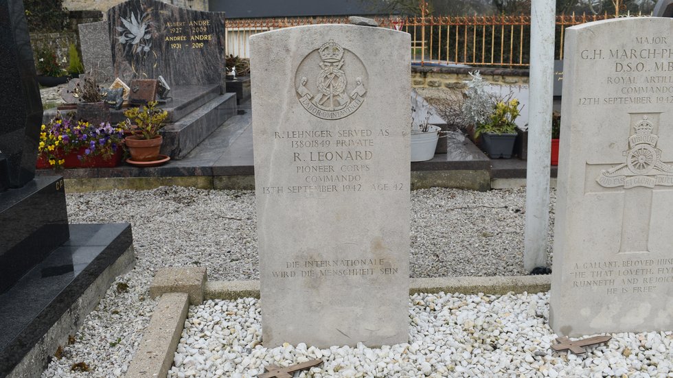 CWGC grave of Private Leonard, Saint-Laurent-sur-Mer churchyard, Normandy
