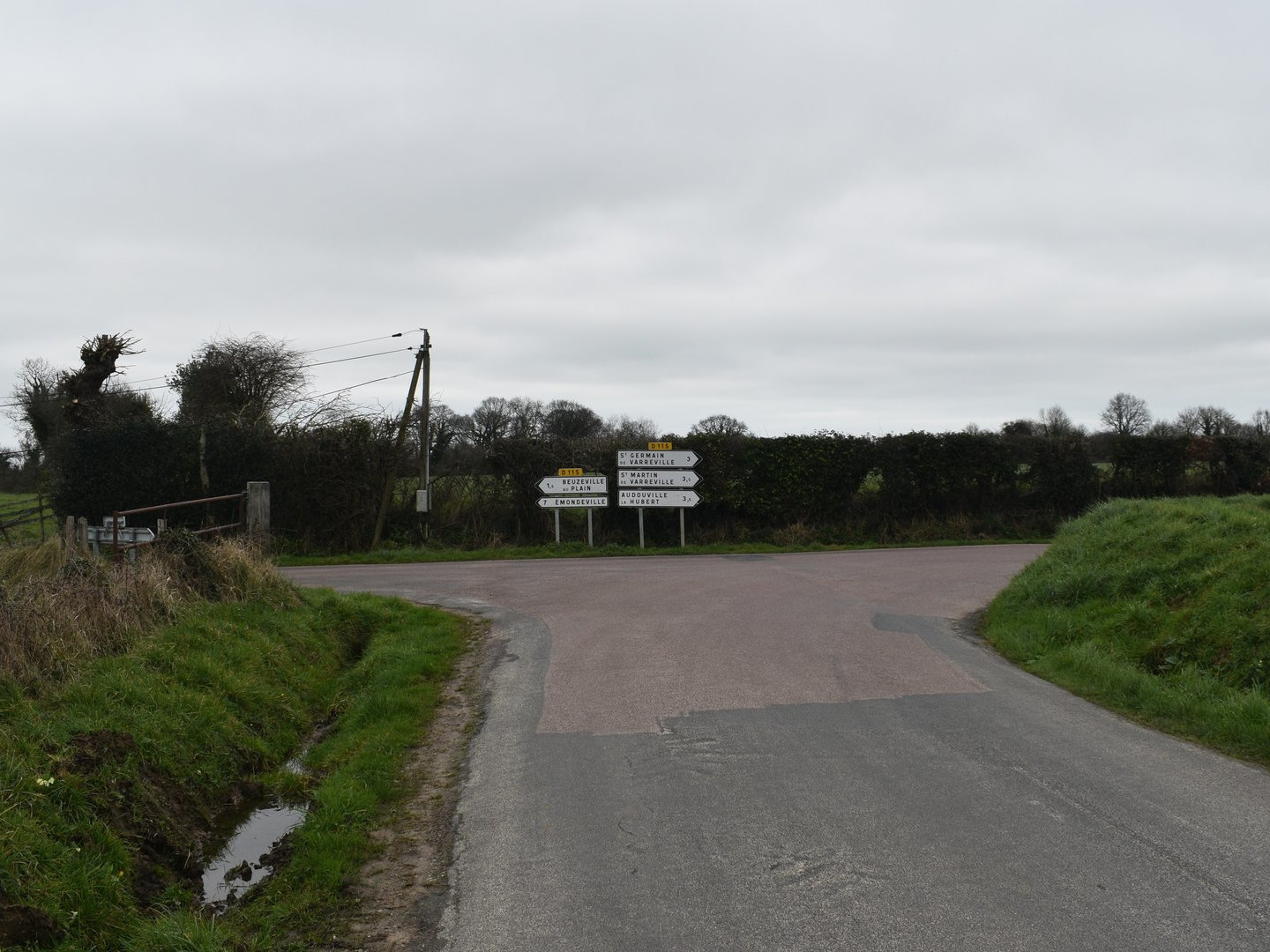 The real ambush site at the junction of the D115 and D423 near Sainte-Mère-Église