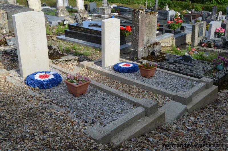 Commonwealth War Graves in Quetteville churchyard