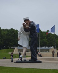 The kiss sculpture at Memorial de Caen