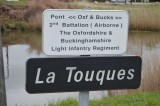 Pont Oxf & Bucks, Touques sign
