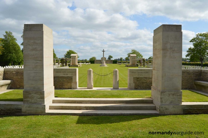 Tilly-sur-Seulles War Cemetery - Entrance