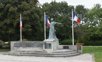 Added: WW1 memorial damaged by fighting Trévières