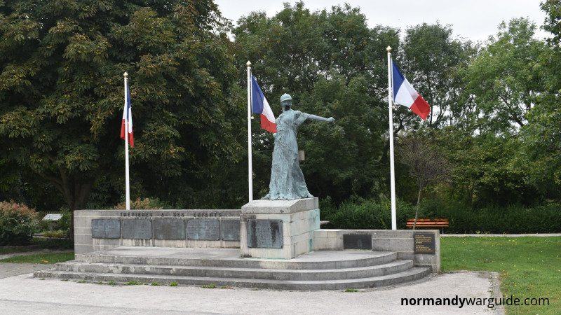 WW1 memorial damaged by fighting Trévières